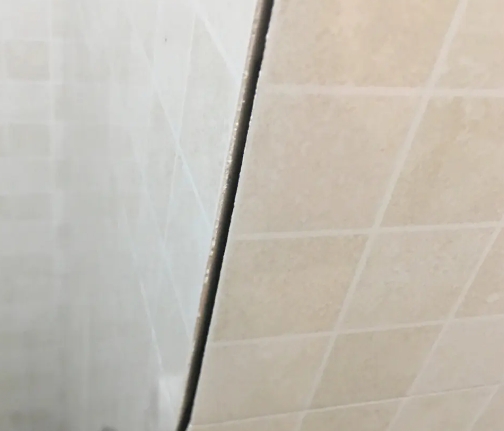 钦州瓷砖空鼓维修公司分享阳台瓷砖脱落的修复过程可以分为以下几个步骤