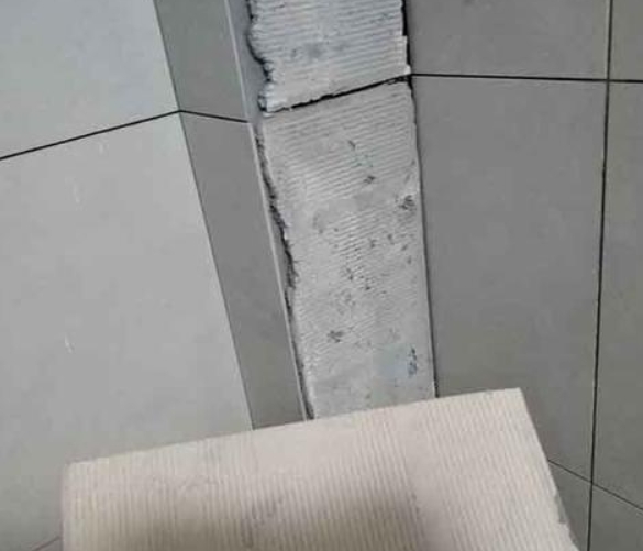 钦州瓷砖空鼓维修公司分享下厨房瓷砖脱落的补救措施。
